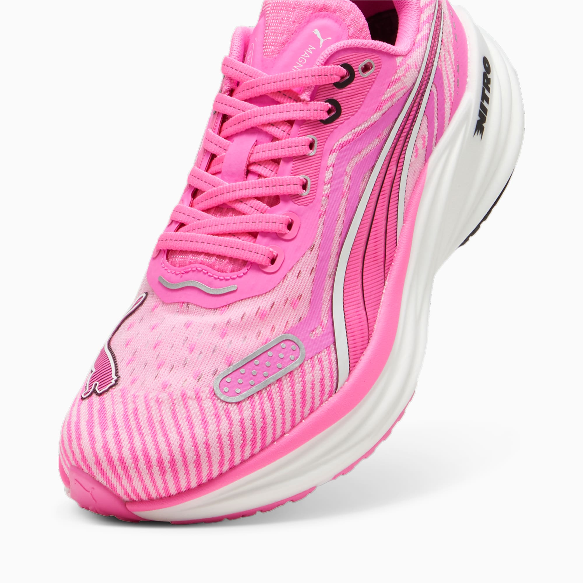 PUMA Magnify NITROâ¢ Tech 2 hardloopschoenen voor Dames, Roze/Wit/Zilver